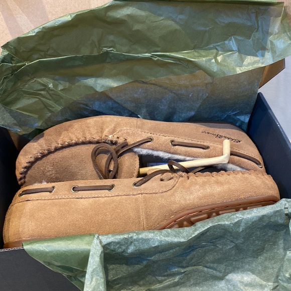 🆕 Eddie Bauer Women’s Shearling Moc Slippers - Picture 6 of 8